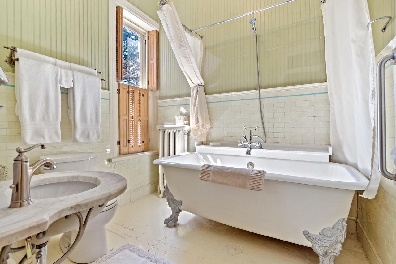 Lovelace Manor Bed And Breakfast Lancaster Dış mekan fotoğraf